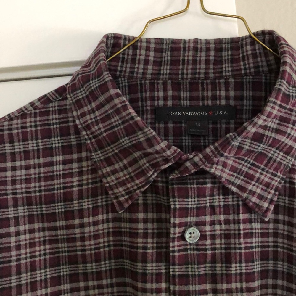 Men’s John Varvatos maroon casual button up